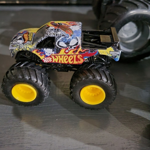 Monster Truck Hot Wheels - Picture 4 of 5